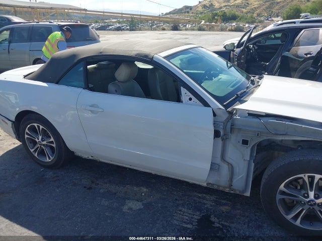 1ZVBP8EM5E5285509 Ford Mustang V6 Premium