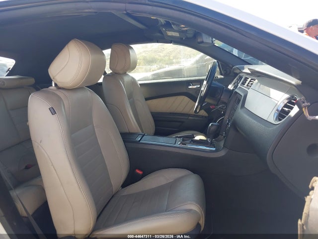 1ZVBP8EM5E5285509 Ford Mustang V6 Premium