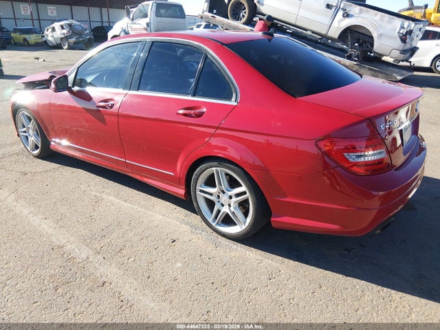 2014 MERCEDES-BENZ C 250 WDDGF4HBXER309090 Photo 2