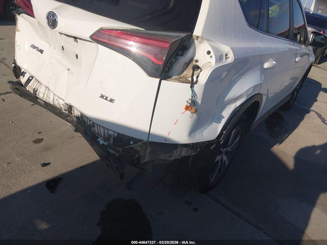 Toyota Rav4 Xle 2017 JTMWFREV5HJ715864 Image 16