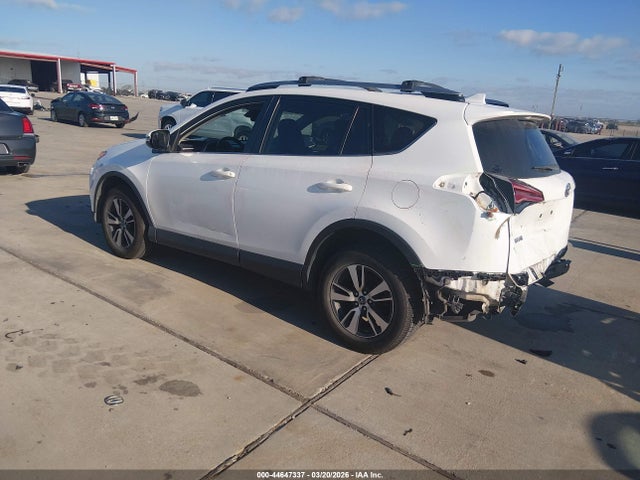 Toyota Rav4 Xle 2017 JTMWFREV5HJ715864 Image 3