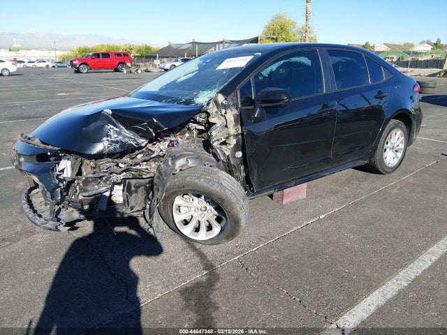 5YFVPMAE5NP299615 Toyota COROLLA LE