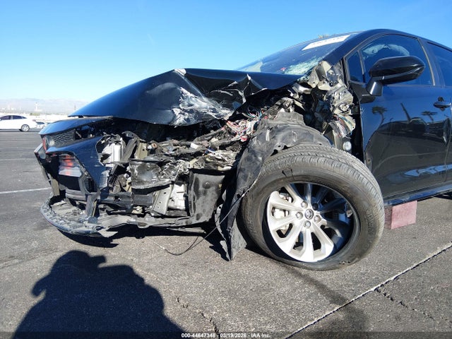 5YFVPMAE5NP299615 Toyota COROLLA LE