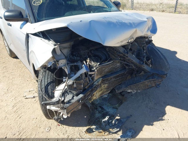 2020 Kia Soul Lx მანქანა იყიდება აუქციონზე, vin: KNDJ22AU7L7733900, აუქციონის ნომერი: 44647396