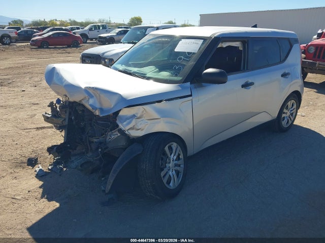 2020 Kia Soul Lx მანქანა იყიდება აუქციონზე, vin: KNDJ22AU7L7733900, აუქციონის ნომერი: 44647396