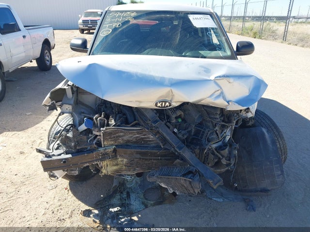 2020 Kia Soul Lx მანქანა იყიდება აუქციონზე, vin: KNDJ22AU7L7733900, აუქციონის ნომერი: 44647396