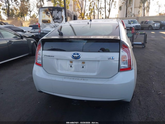 Toyota Prius Two 2014 JTDKN3DU2E1737839 Image 17