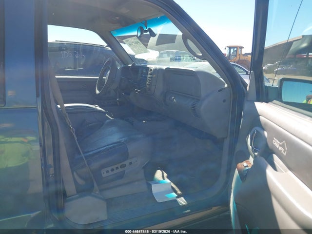 2000 Gmc Yukon Denali მანქანა იყიდება აუქციონზე, vin: 1GKEK13R3YR143102, აუქციონის ნომერი: 44647446