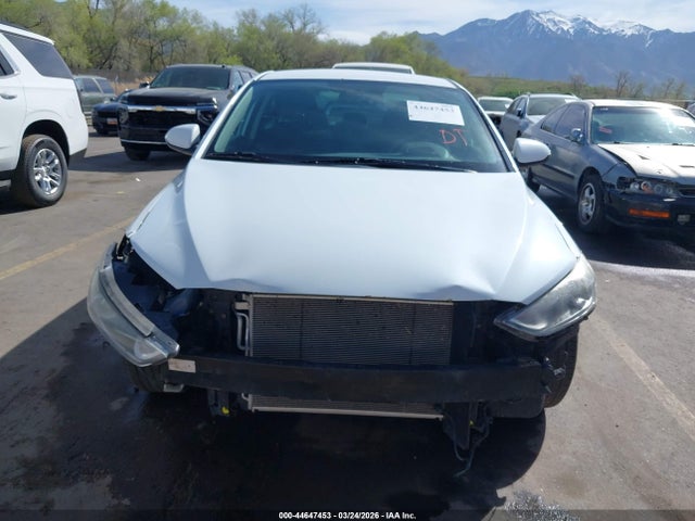 5NPD84LF1JH253205 Hyundai ELANTRA SEL