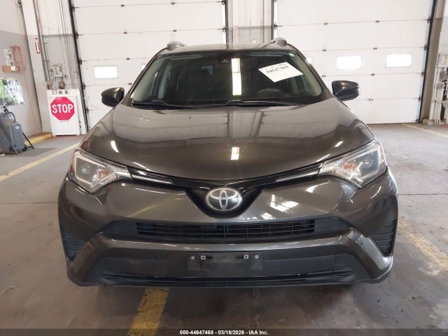 JTMBFREV2JJ225676 Toyota RAV4 LE
