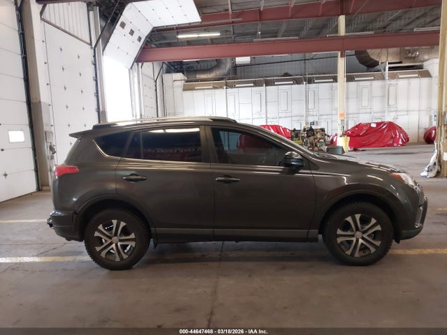 JTMBFREV2JJ225676 Toyota RAV4 LE