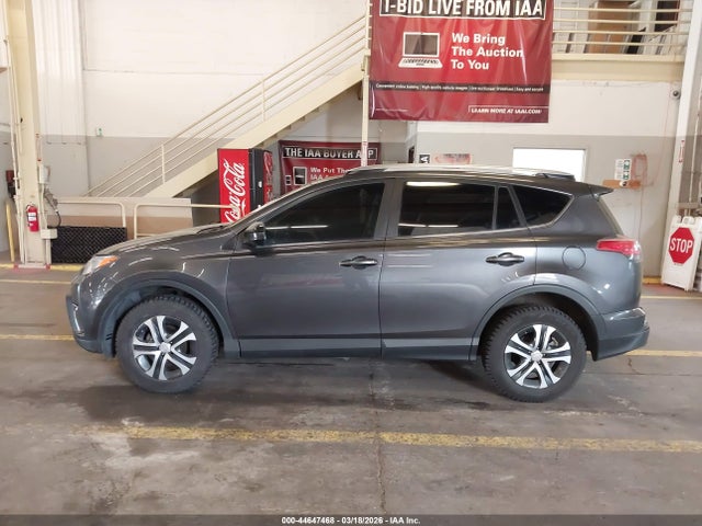 JTMBFREV2JJ225676 Toyota RAV4 LE