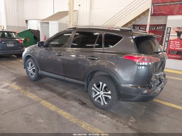JTMBFREV2JJ225676 Toyota RAV4 LE