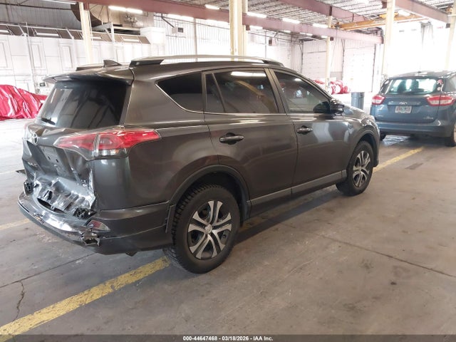 JTMBFREV2JJ225676 Toyota RAV4 LE