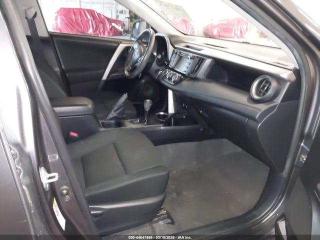 JTMBFREV2JJ225676 Toyota RAV4 LE