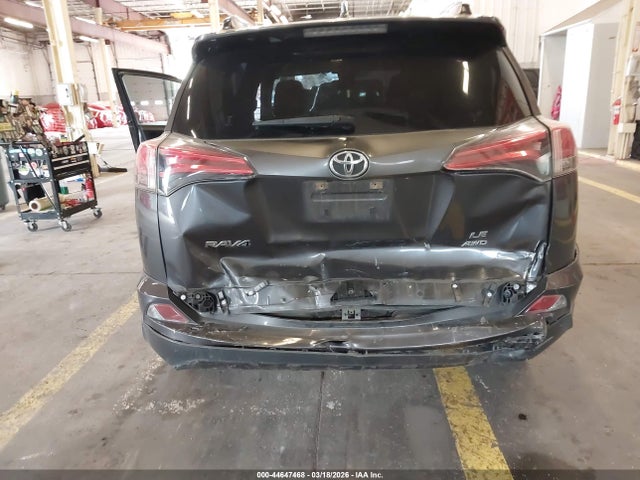 JTMBFREV2JJ225676 Toyota RAV4 LE