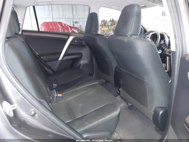 JTMBFREV2JJ225676 Toyota RAV4 LE