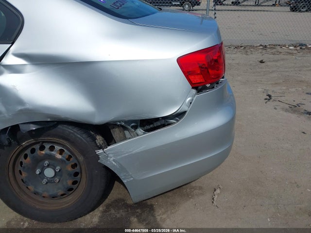 3VW2K7AJ3EM215201 Volkswagen Jetta 2.0l S
