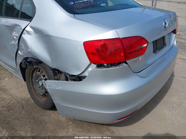 3VW2K7AJ3EM215201 Volkswagen Jetta 2.0l S