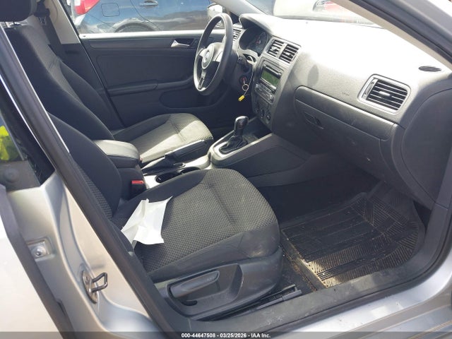 3VW2K7AJ3EM215201 Volkswagen Jetta 2.0l S