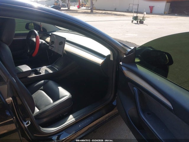 2021 Tesla Model 3 Standard Range Plus Rear-wheel Drive მანქანა იყიდება აუქციონზე, vin: 5YJ3E1EA9MF992426, აუქციონის ნომერი: 44647512