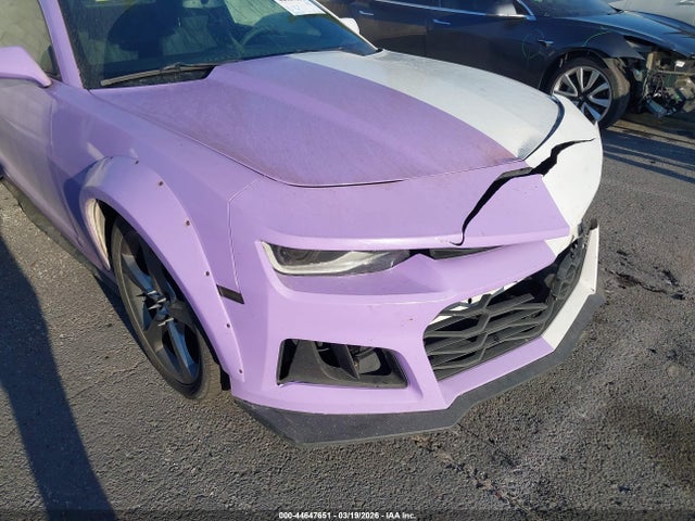 Продажа на аукционе авто 2015 Chevrolet Camaro 2ls, vin: 2G1FB1E3XF9289098, номер лота: 44647651