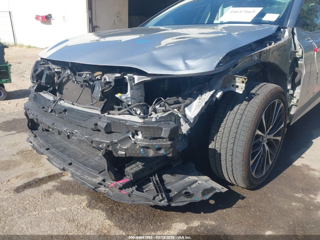 4T1B11HKXJU085453 Toyota CAMRY SE