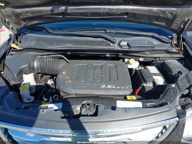 2015 Chrysler Town & Country Touring მანქანა იყიდება აუქციონზე, vin: 2C4RC1BG9FR675083, აუქციონის ნომერი: 44647679
