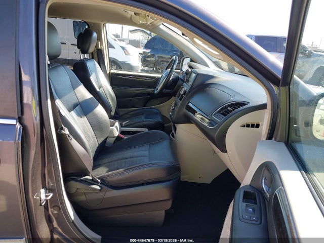 2015 Chrysler Town & Country Touring მანქანა იყიდება აუქციონზე, vin: 2C4RC1BG9FR675083, აუქციონის ნომერი: 44647679