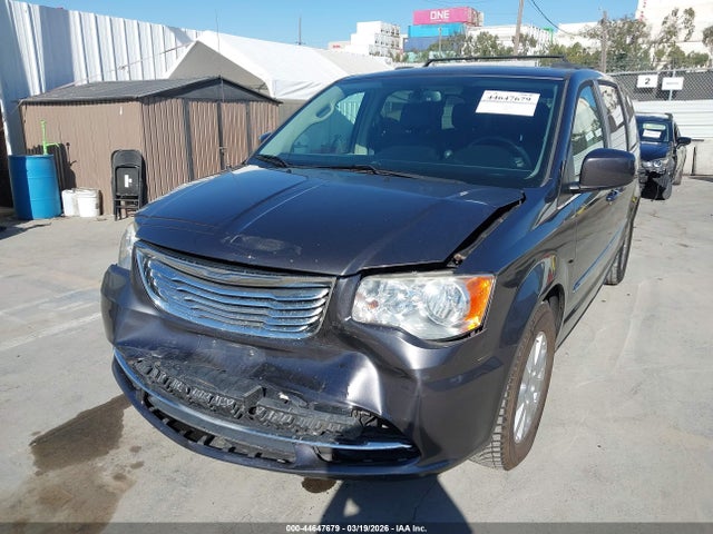 2015 Chrysler Town & Country Touring მანქანა იყიდება აუქციონზე, vin: 2C4RC1BG9FR675083, აუქციონის ნომერი: 44647679