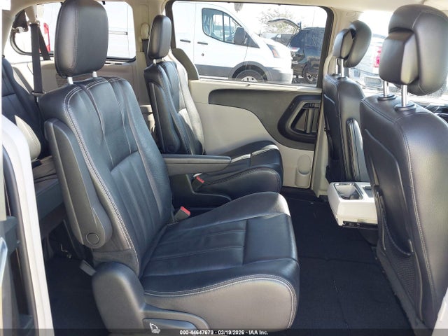 2015 Chrysler Town & Country Touring მანქანა იყიდება აუქციონზე, vin: 2C4RC1BG9FR675083, აუქციონის ნომერი: 44647679