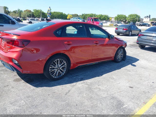 44647686 :رقم المزاد ، 3KPF54AD8NE437960 vin ، 2022 Kia Forte Gt-line مزاد بيع