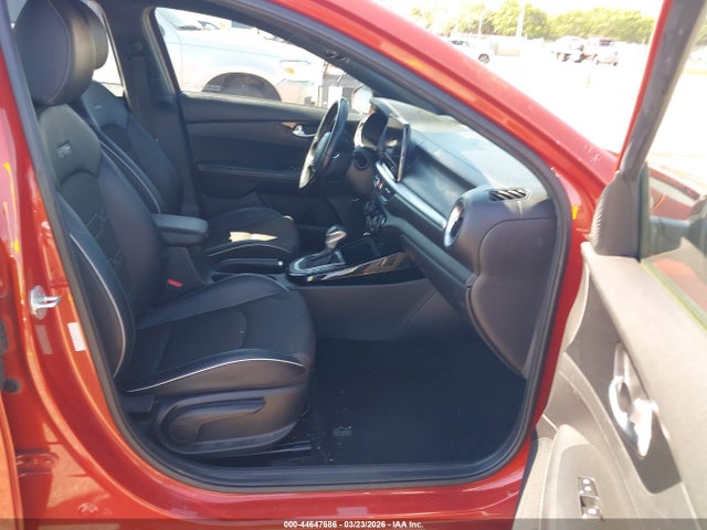 44647686 :رقم المزاد ، 3KPF54AD8NE437960 vin ، 2022 Kia Forte Gt-line مزاد بيع
