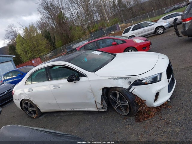 2019 Mercedes-benz A 220 4matic მანქანა იყიდება აუქციონზე, vin: WDD3G4FB6KW032689, აუქციონის ნომერი: 44647741