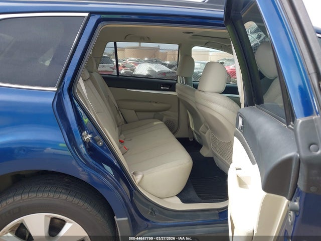44647799 :رقم المزاد ، 4S4BRDHC3A2371045 vin ، 2010 Subaru Outback 3.6r Premium مزاد بيع