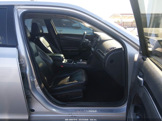 Продажа на аукционе авто 2023 Chrysler 300 Touring L, vin: 2C3CCADG2PH691530, номер лота: 44647810