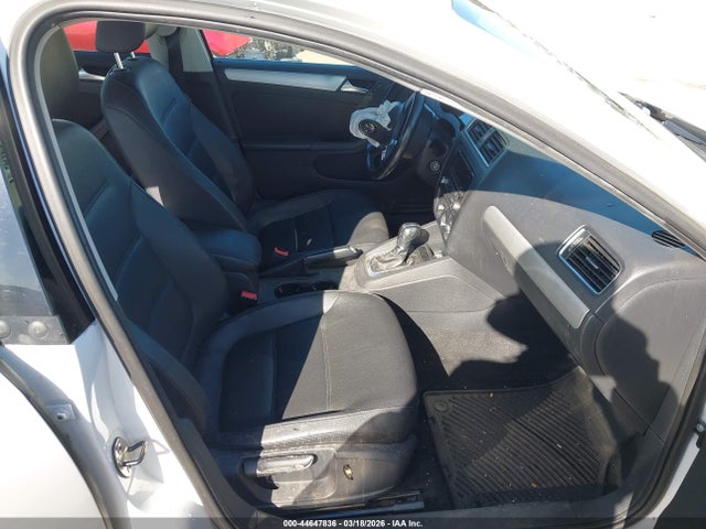 44647836 :رقم المزاد ، 3VWDP7AJ3DM398849 vin ، 2013 Volkswagen Jetta Se مزاد بيع