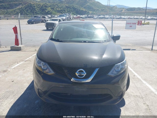 JN1BJ1CP8HW009688 Nissan Rogue Sport S