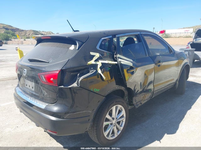 JN1BJ1CP8HW009688 Nissan Rogue Sport S