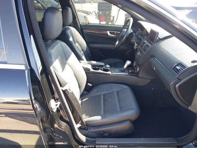 2011 MERCEDES-BENZ C 300 WDDGF5EB5BR183422 Photo 4