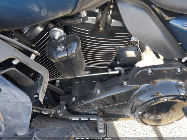 1HD1KZF10NB663078 Harley-Davidson FLTRK