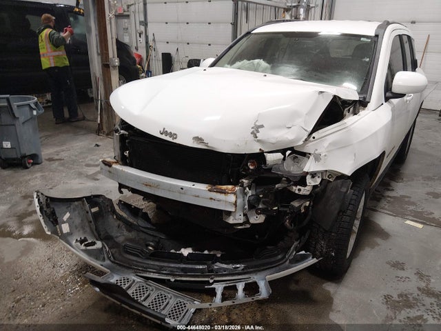 1C4NJDEB5FD271433 Jeep Compass Latitude