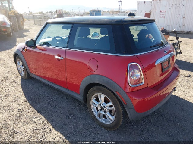 2012 MINI COOPER WMWSU3C58CT262256 Photo 2