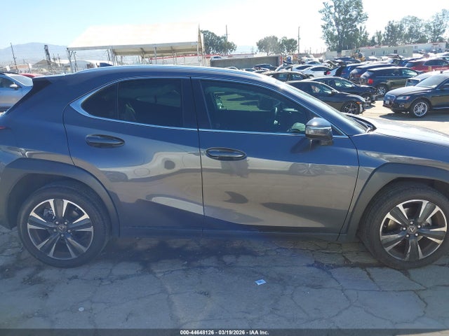 JTHX3JBH2N2046762 Lexus UX 200