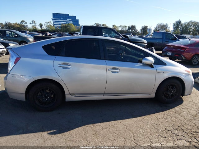 Toyota Prius Three 2014 JTDKN3DU5E0375513 Image 13
