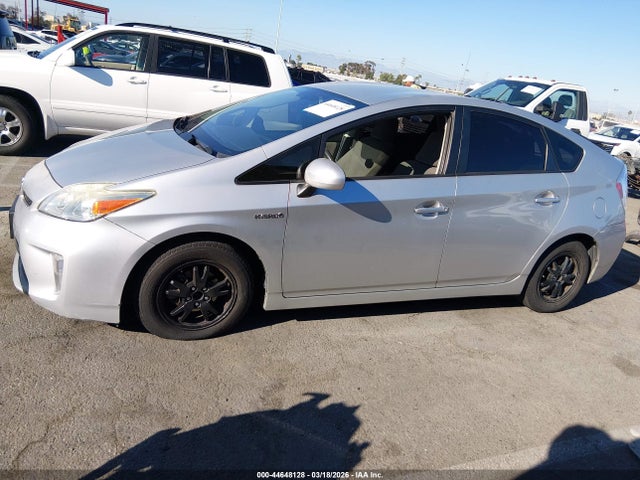 Toyota Prius Three 2014 JTDKN3DU5E0375513 Image 14