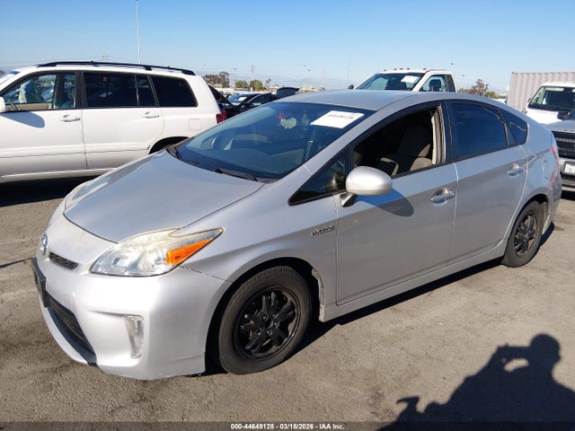 Toyota Prius Three 2014 JTDKN3DU5E0375513 Image 2