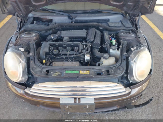 2010 MINI COOPER CLUBMAN WMWML3C57ATX36724 Photo 9