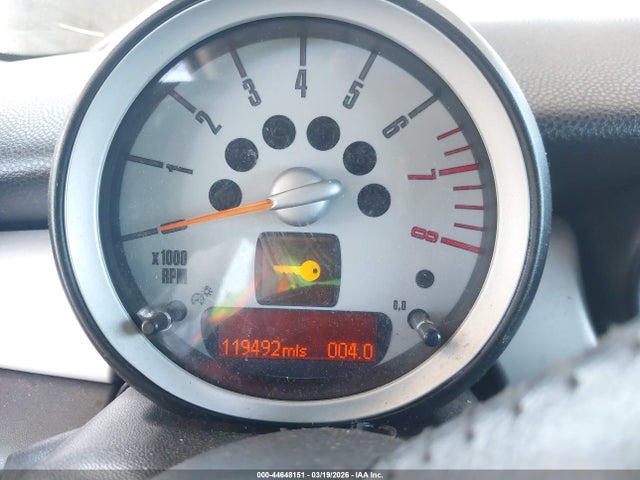 2010 MINI COOPER CLUBMAN WMWML3C57ATX36724 Photo 6