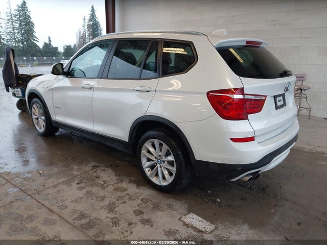 2016 BMW X3 5UXWX9C58G0D71565 Photo 2